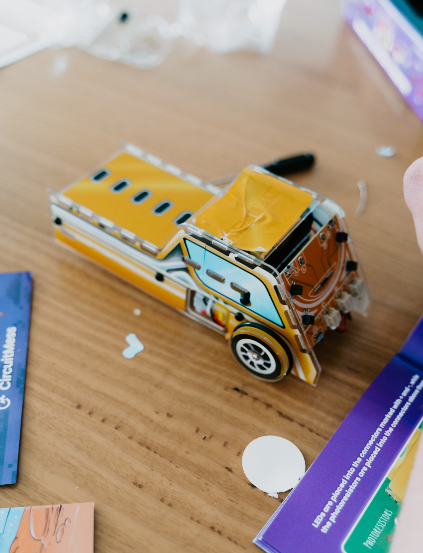 CircuitMess Sparkly STEM kit, showcasing the assembled robot car in front of its packaging.