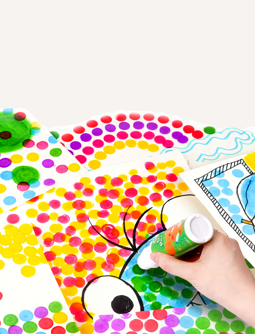 The Play Way Little Artist Creative Bundle includes the Jar Melo Dot Markers Kit, perfect for bold, mess-free dot art.