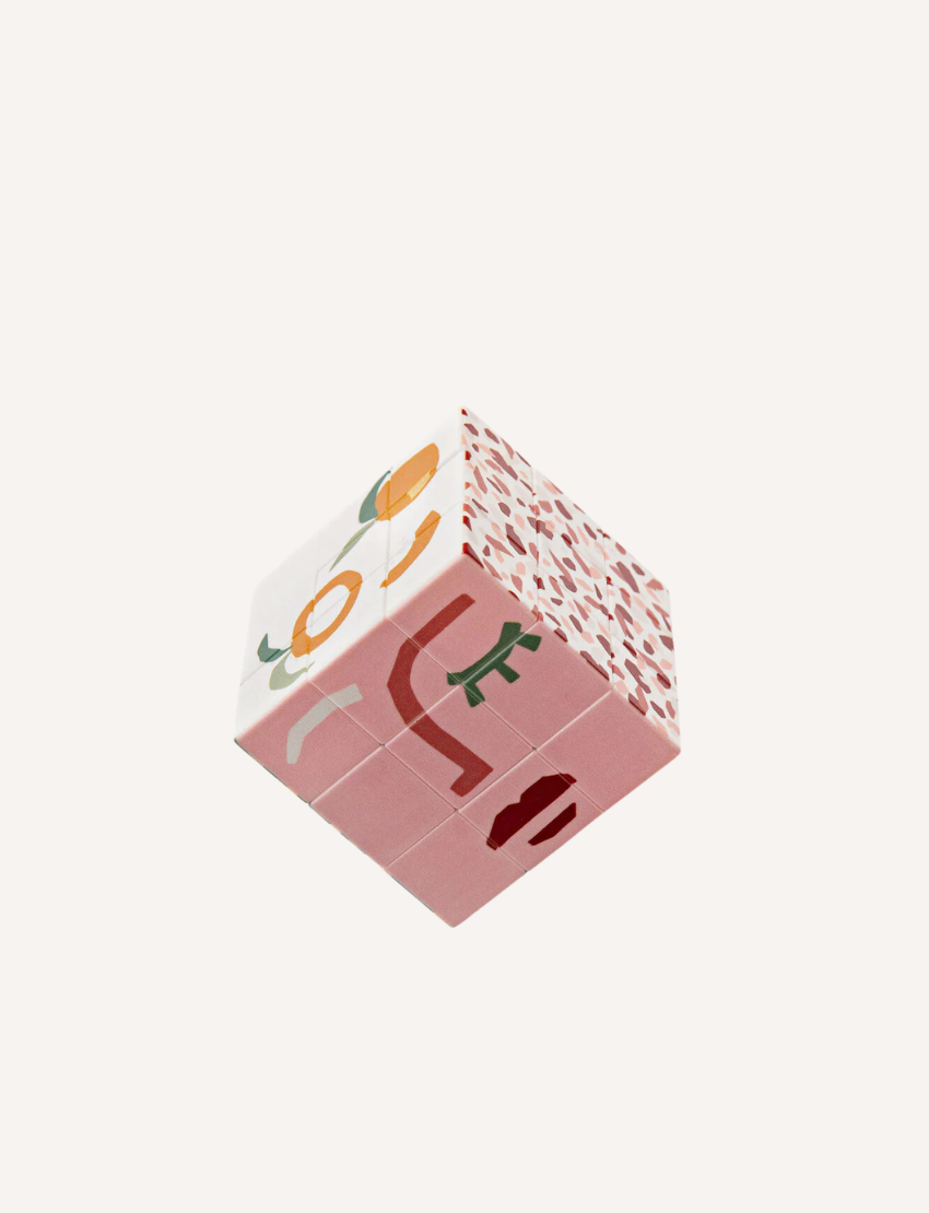 Art Cube Valencia geometric puzzle: abstract shapes and pink terrazzo pattern on a playful cube.