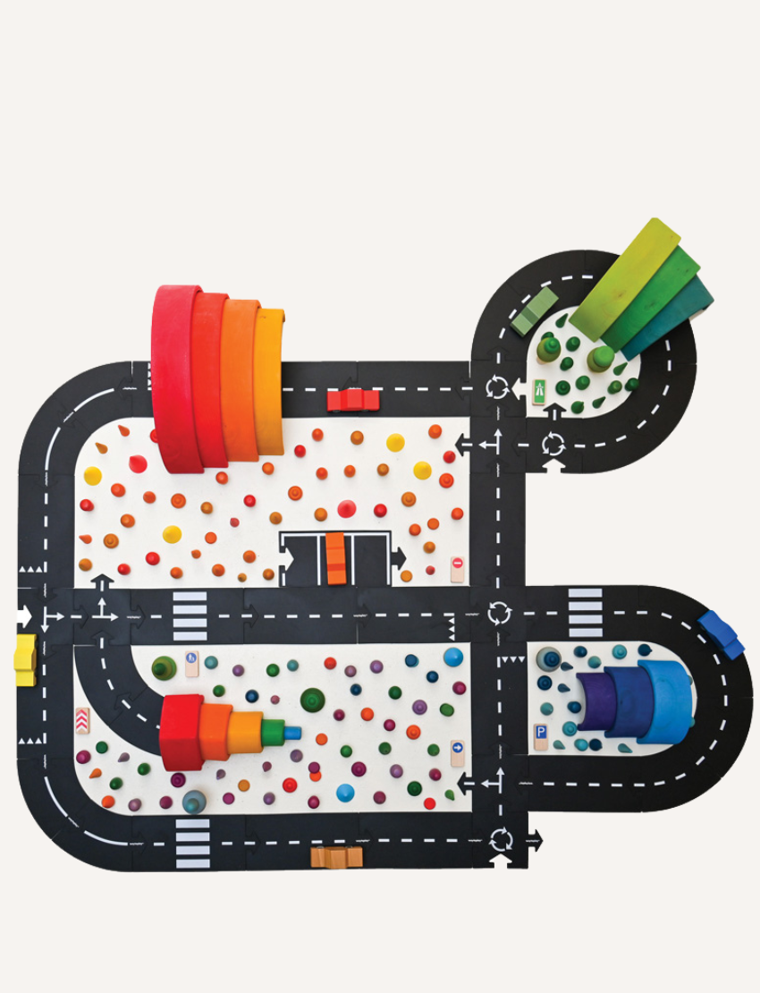 The box labeled "King Of The Road" from Waytoplay contains 40 road pieces. The packaging features a small car on constructed road segments, with various black pieces—curved and straight—displayed in front of the box.