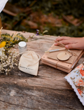 The Poppy & Daisy Flower Press kit is perfect for creating pressed flowers and includes wooden boards engraved with 